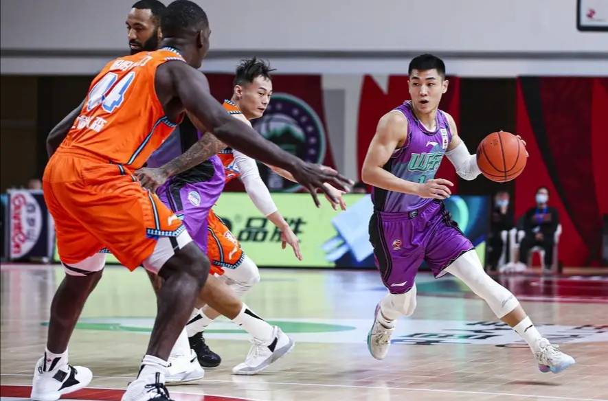 战术训练提高篮球水平轻松取胜